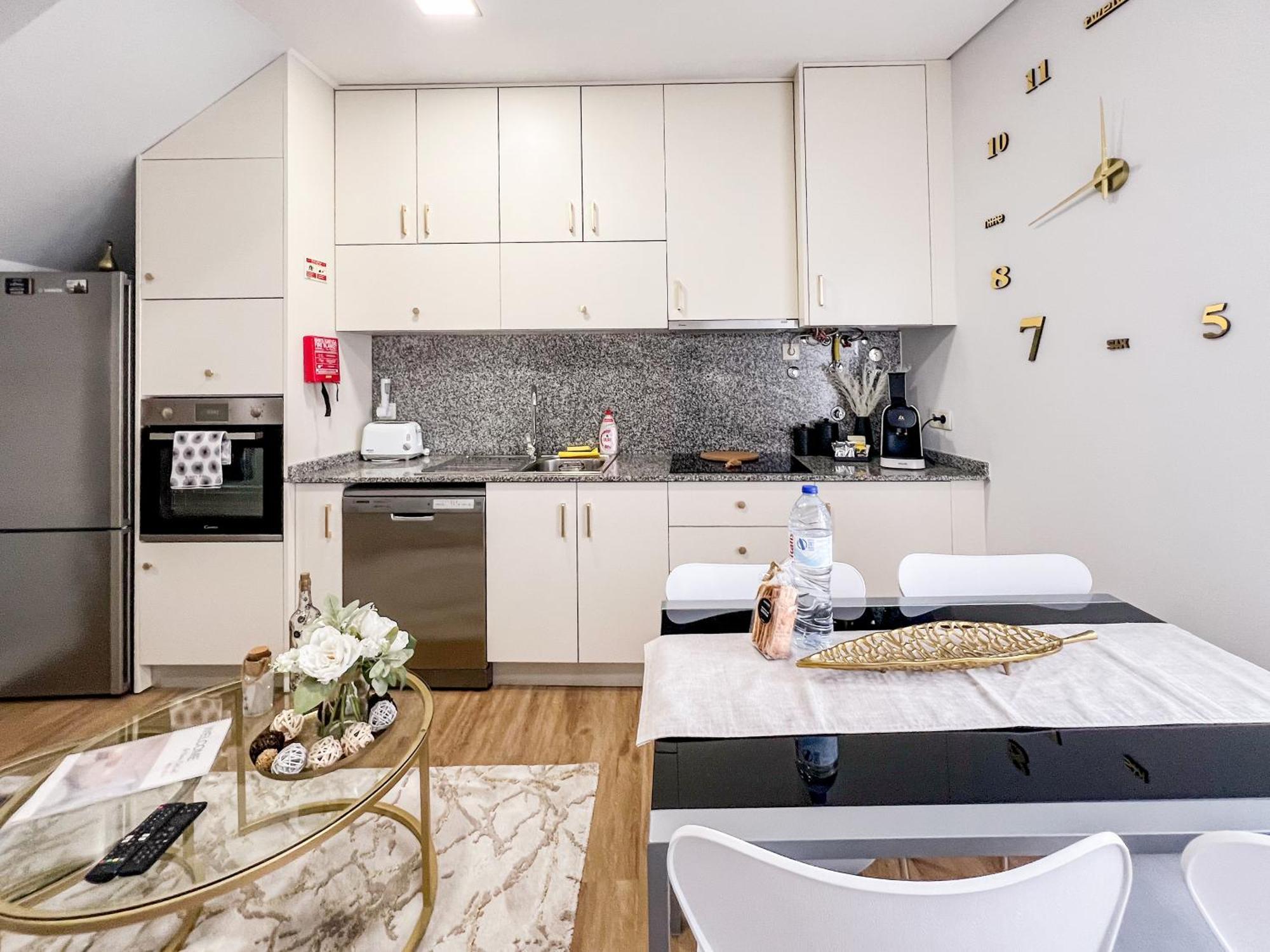 Viana Central - Historical City Centre Apartment เวียนา โด กัสเตโล ภายนอก รูปภาพ